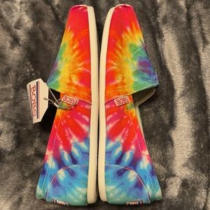 BOBS by sketchers size 8 Grateful Day Tie-Dye NWT